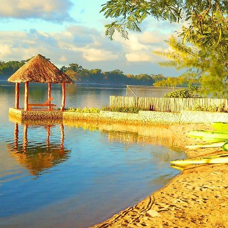 Poppy'S On The Lagoon Port Vila Exterior foto